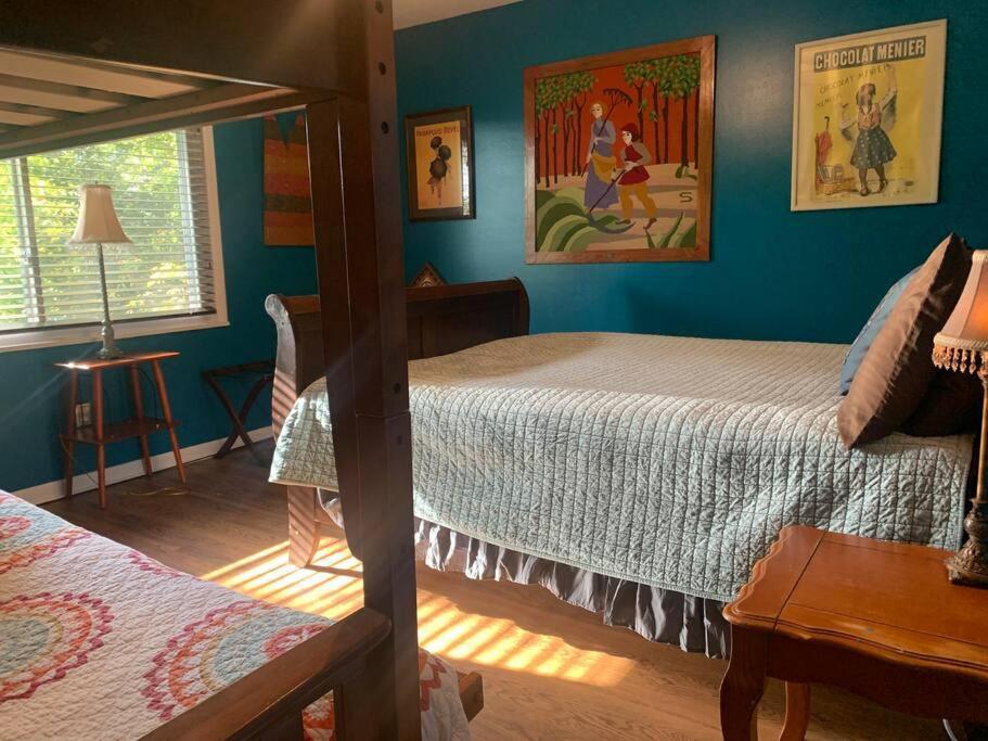Family Friendly Downtown Home - Private Yard & Grill - Location, Location, Location! Athens Zewnętrze zdjęcie