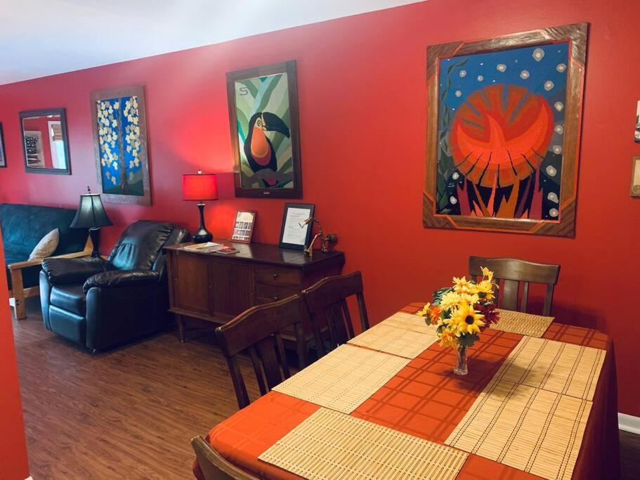 Family Friendly Downtown Home - Private Yard & Grill - Location, Location, Location! Athens Zewnętrze zdjęcie