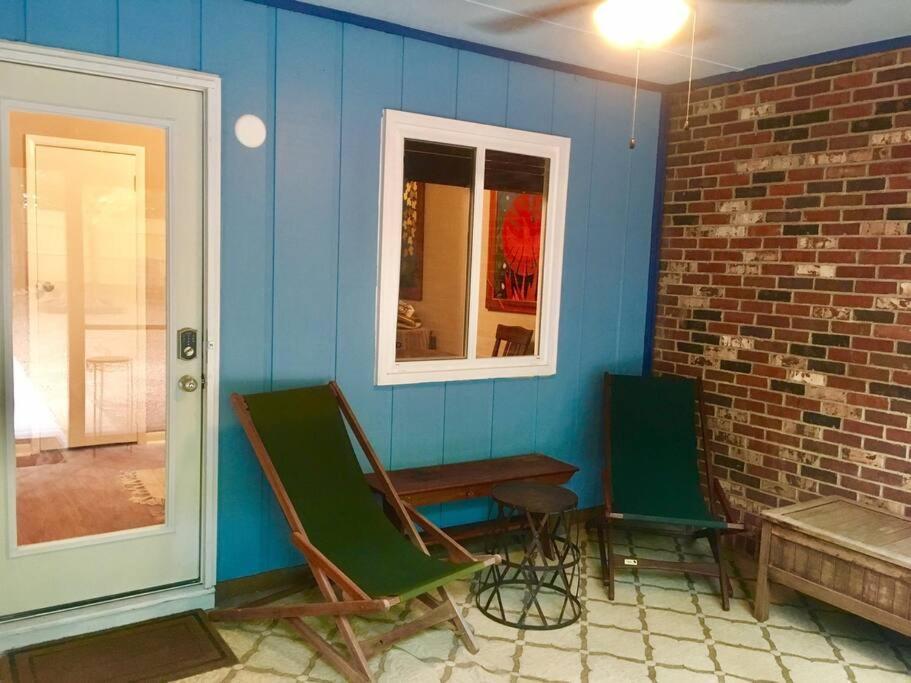 Family Friendly Downtown Home - Private Yard & Grill - Location, Location, Location! Athens Zewnętrze zdjęcie