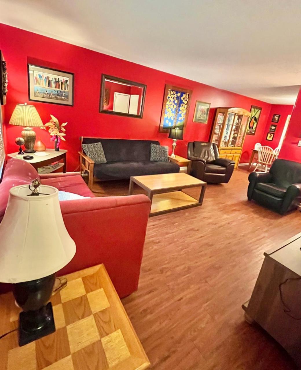 Family Friendly Downtown Home - Private Yard & Grill - Location, Location, Location! Athens Zewnętrze zdjęcie