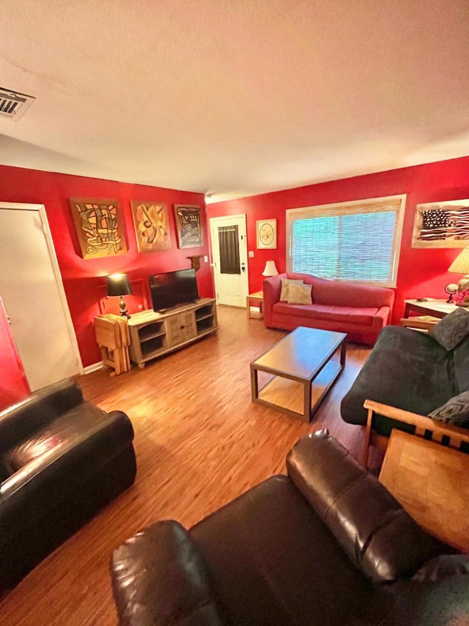 Family Friendly Downtown Home - Private Yard & Grill - Location, Location, Location! Athens Zewnętrze zdjęcie